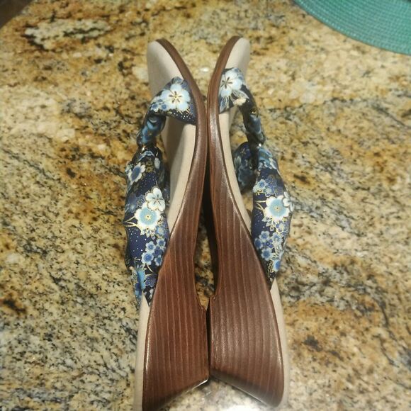 Women's US 11 Shoes Island Slipper Suade Thong Wedge Sandals Floral Fabric Slide - Picture 6 of 10